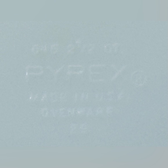 Vintage Pyrex Red Friendship 2 1/2 Quart Oval Casserole Dish Ovenware - Picture 10 of 10